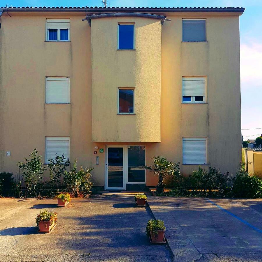 Apartment Alice Pula Exterior photo